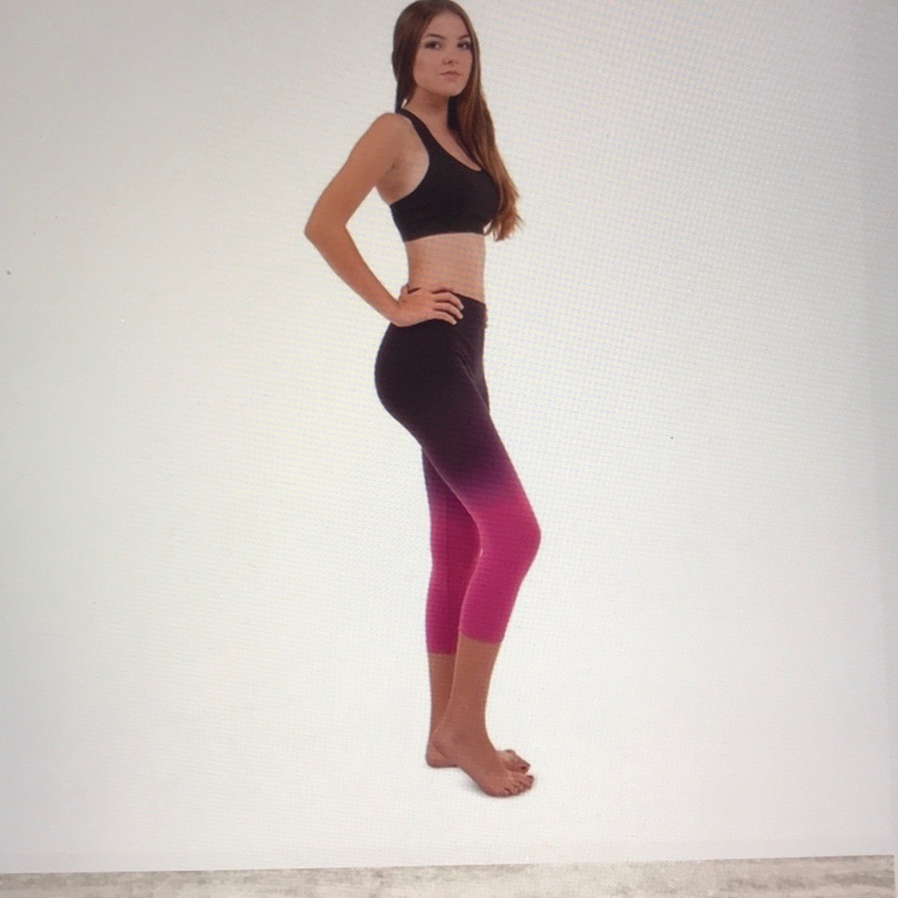 NWT Zaney Threads Crop Capri Leggings M/L - Picture 1 of 4